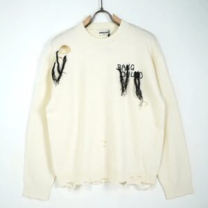 maglione bianco con rotture