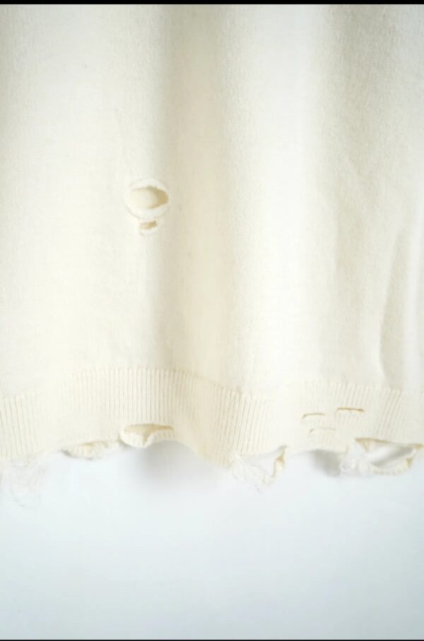 maglione bianco con rotture 22 - immagine 5